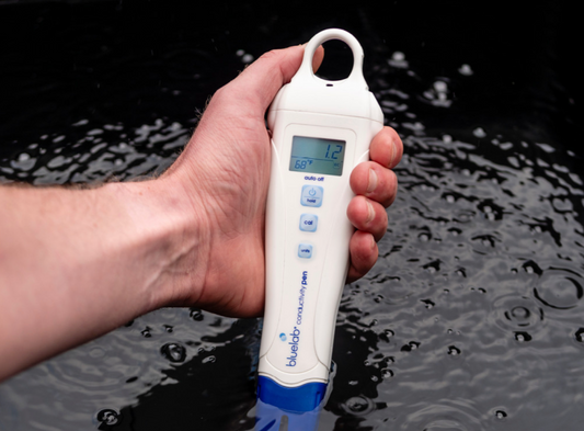 Bluelab pH Pen in water to test pH of Water